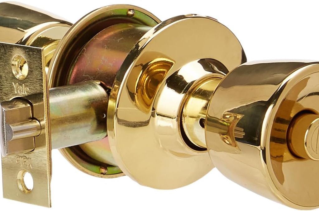 Pomo Yale modelo York dorado con llave